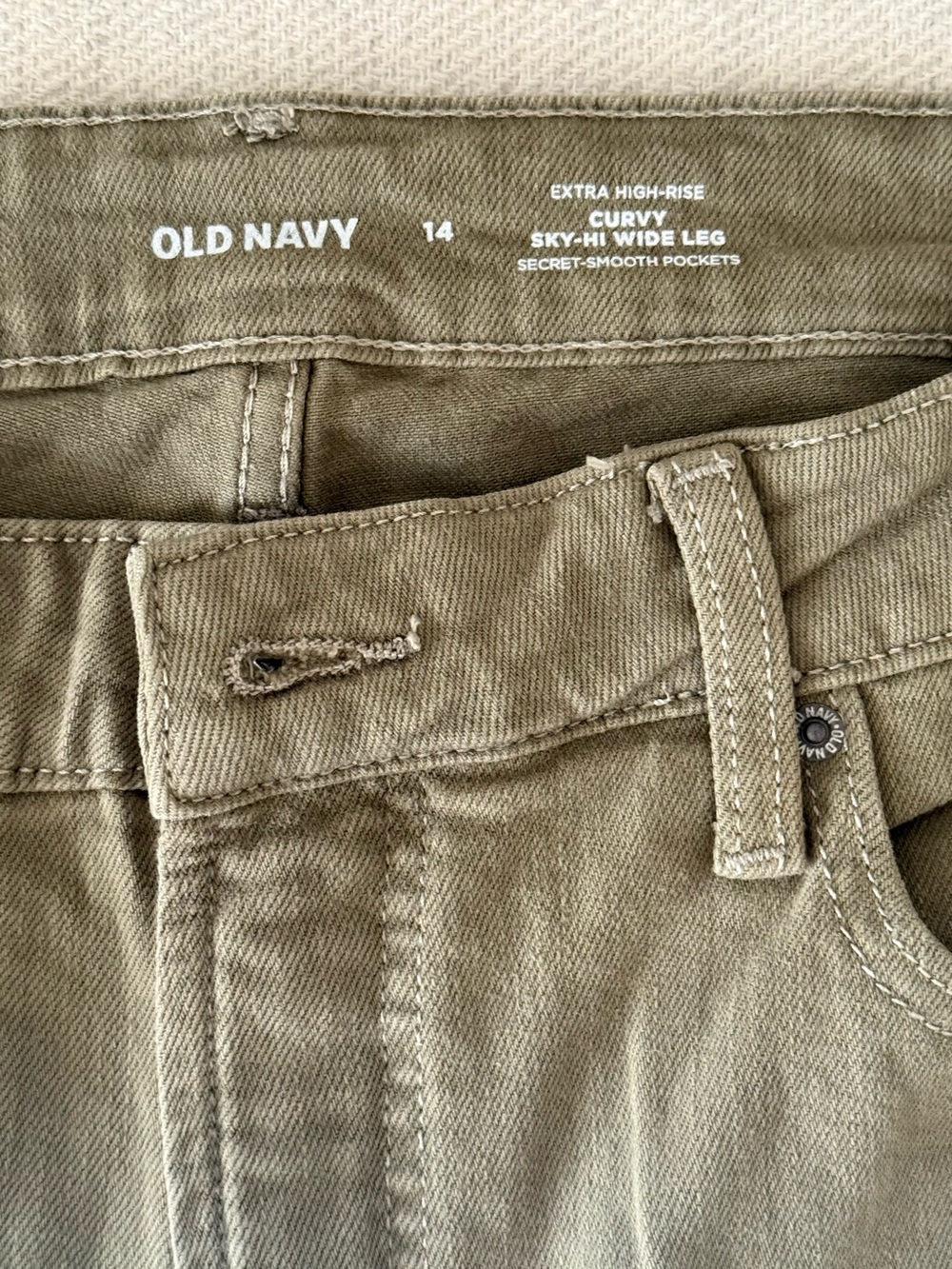 Old Navy Curvy Sky Hi Wide Leg Green Wide Leg Pants sz 14 NWOT - Picture 2 of 5